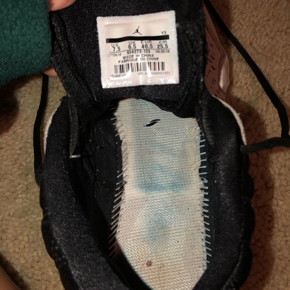 Men’s Jordan basketball shoes - Picture 3 of 4